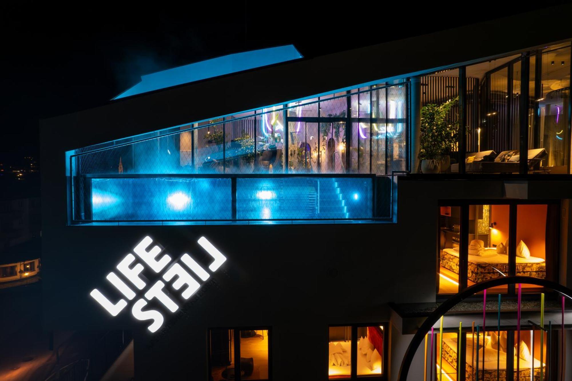 Lifesteil Aparthotel Umhausen Eksteriør billede